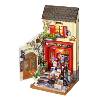 Vienna Bookstore con la puerta lateral abierta sobre fondo blanco.
