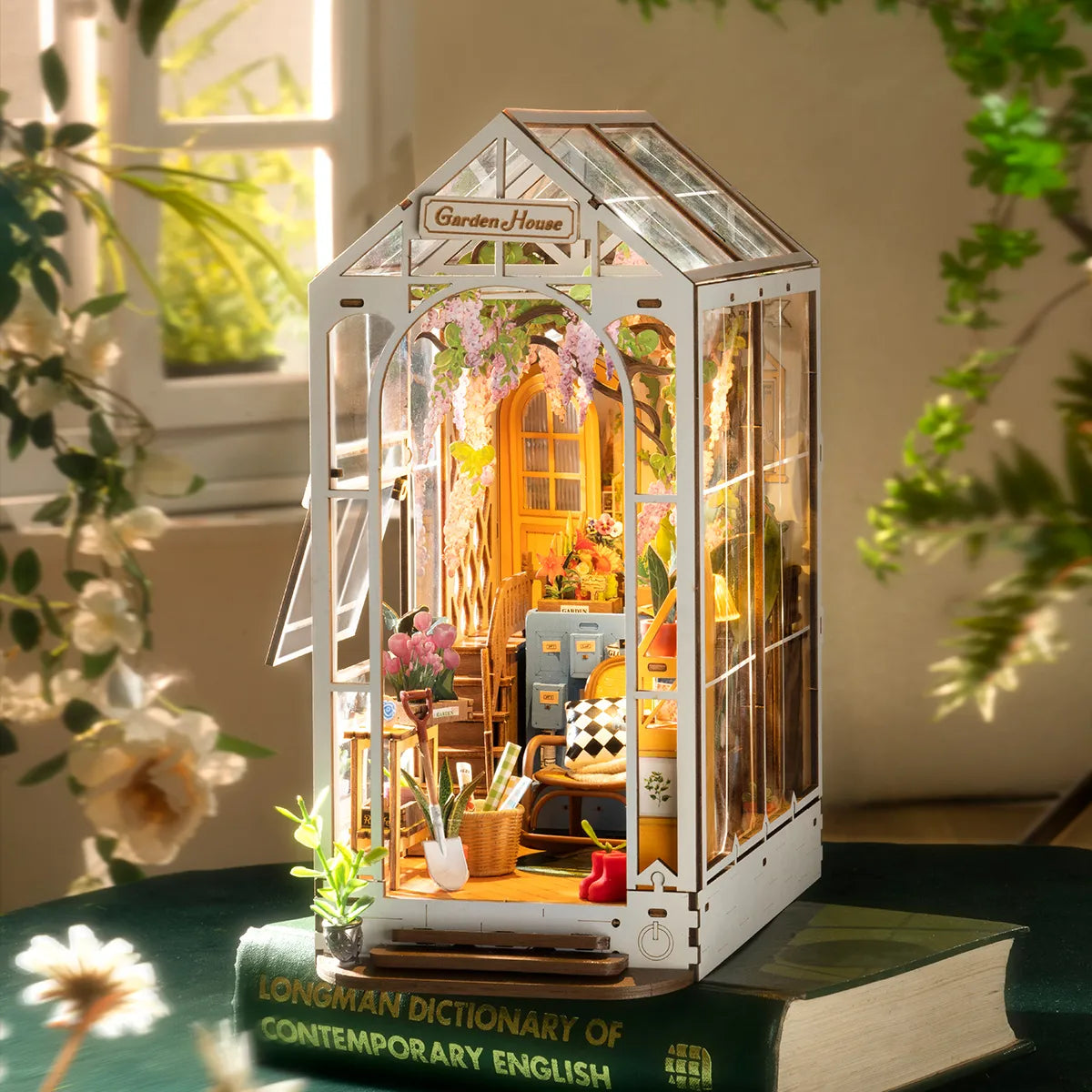 Garden House, el Book Nook de invernadero y flores