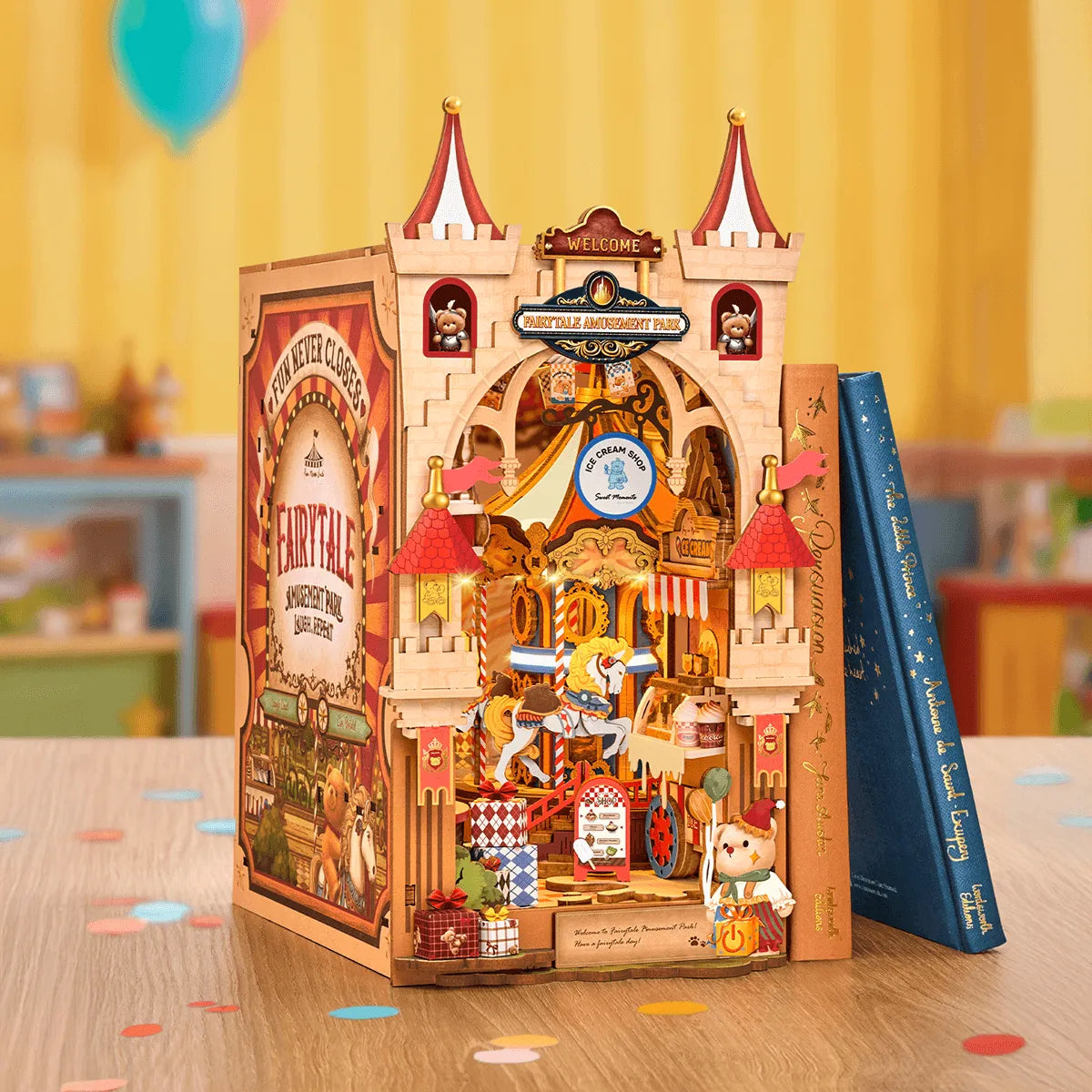 
Fairytale Amusement Park montado junto a libros, con torres rojas y atracciones en miniatura.