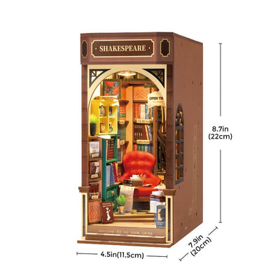 Shakespeare’s Bookstore montado sobre fondo blanco con sus dimensiones señaladas.