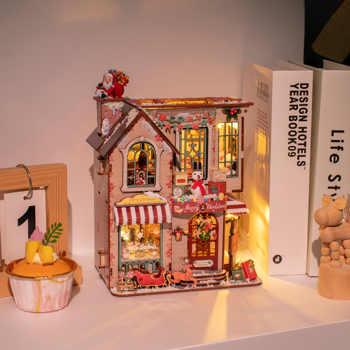 
Enchanted Christmas Cottage de Hongda, en una escena ambientada