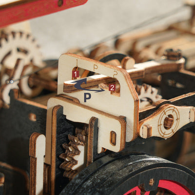 Detalle del selector de marcha de Steam Engine junto a una rueda
