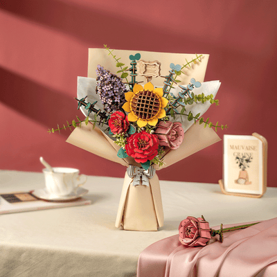 Ramo de flores en una escena de tonos rojos y rosas · Rowood