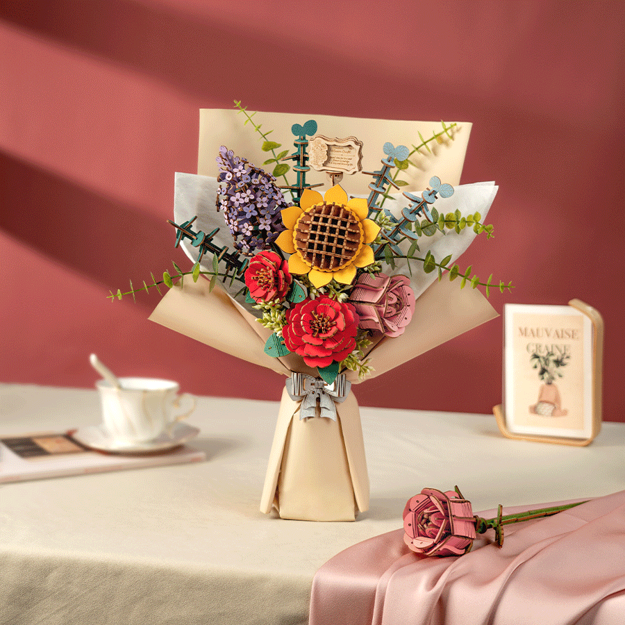 
Ramo de flores en una escena de tonos rojos y rosas · Rowood